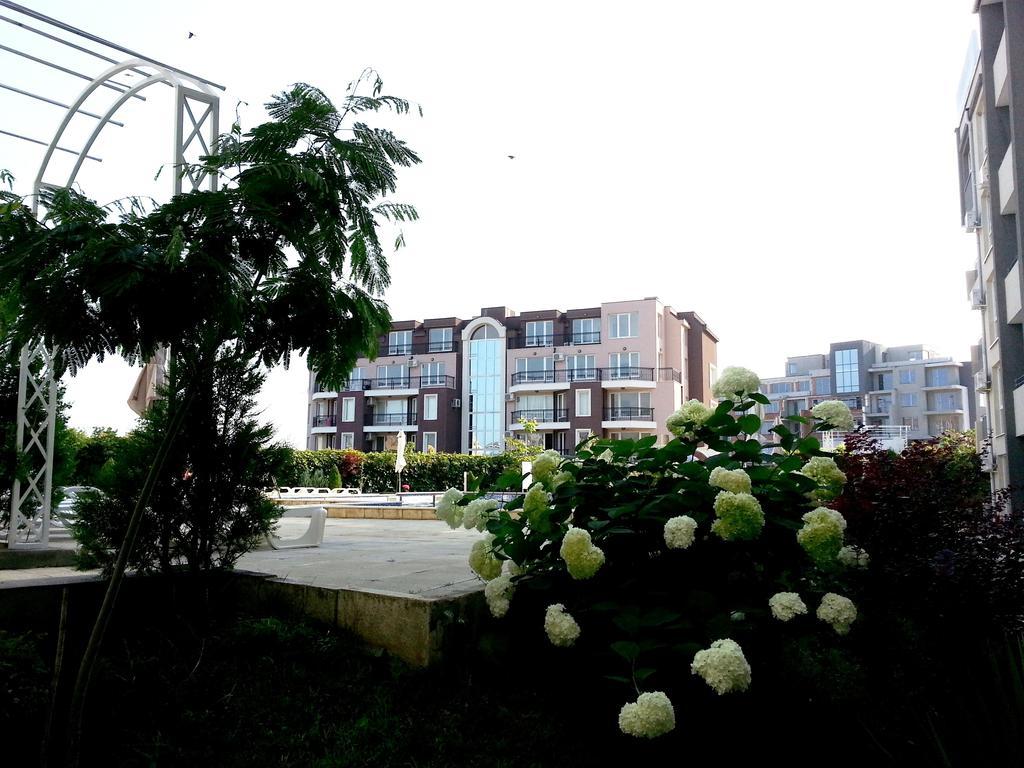 Menada Butterfly Apartment Sveti Vlas Buitenkant foto