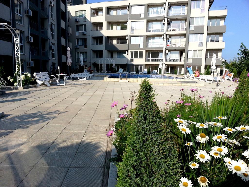 Menada Butterfly Apartment Sveti Vlas Buitenkant foto